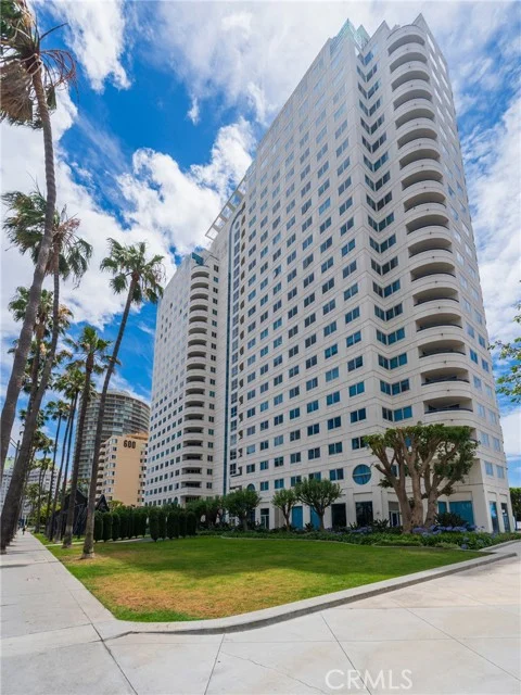 525 E Seaside #1802 photo 2