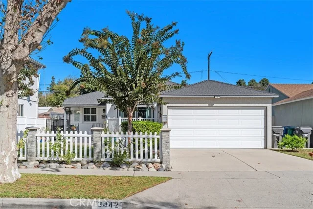 3442 N Studebaker photo 2