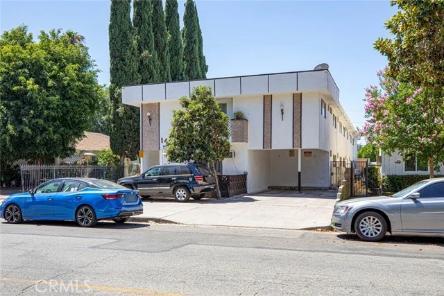 14218 Sylvan Street photo 2