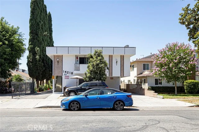 14218 Sylvan Street photo 3