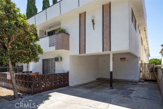 14218 Sylvan Street photo 4