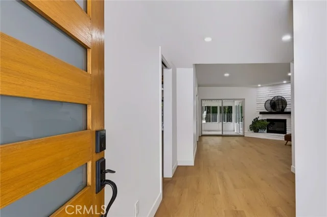 5747 Agnes Avenue photo 4
