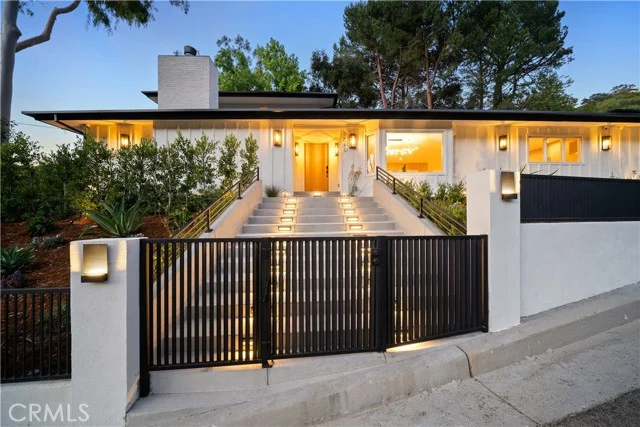 3240 Longridge Avenue photo 3