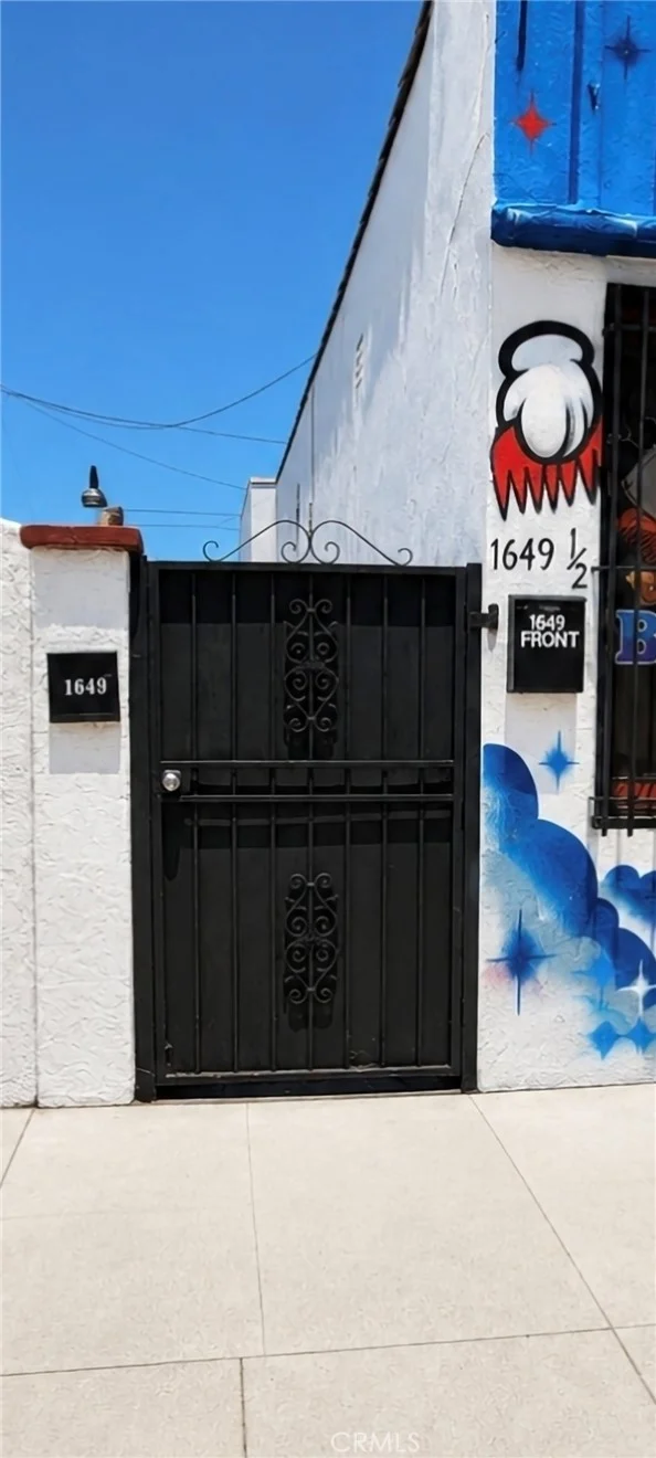 1649 W Florence photo 2