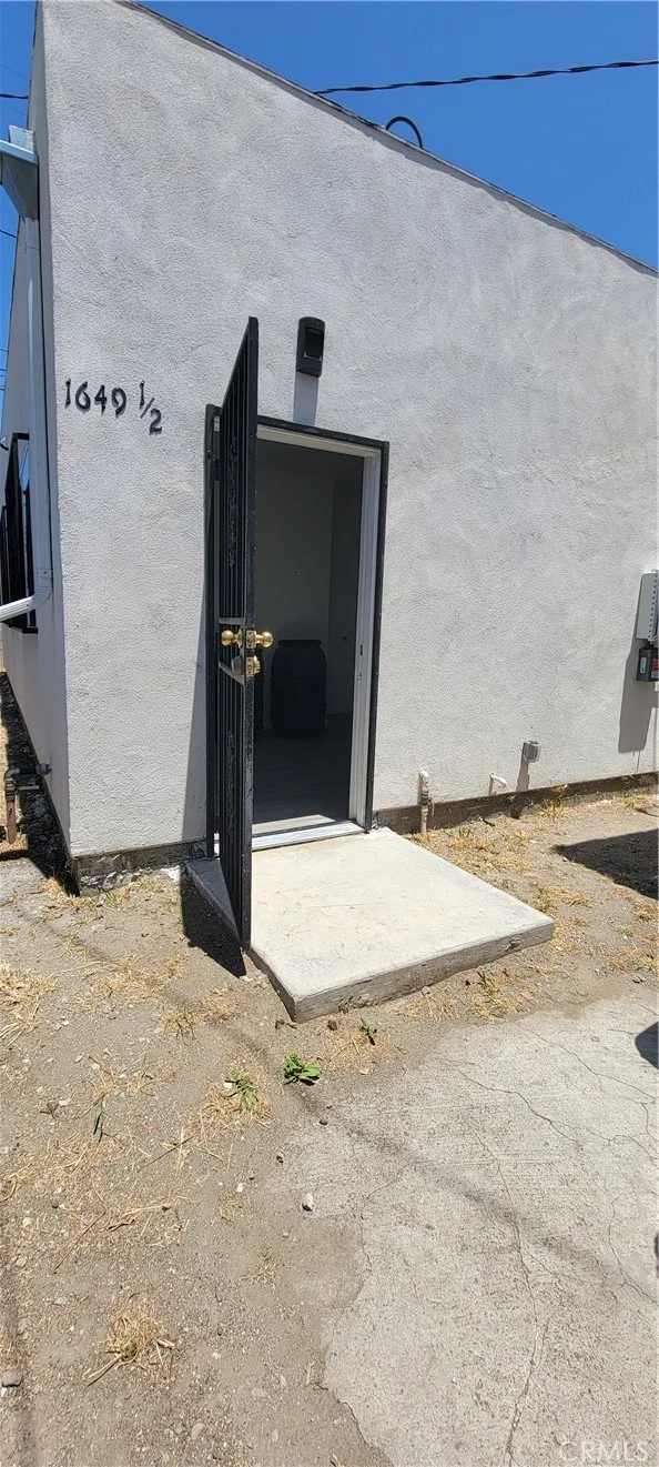 1649 W Florence photo 5