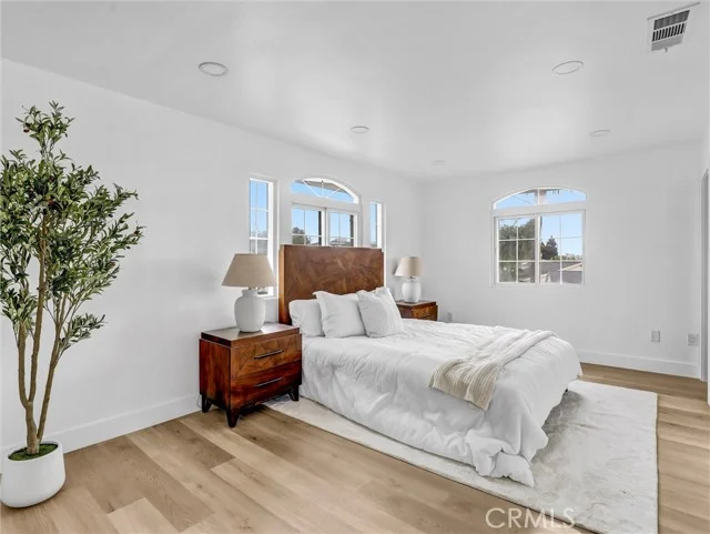 8831 Glider Avenue photo 5