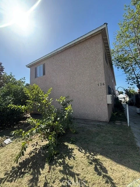 726 E 31st photo 2