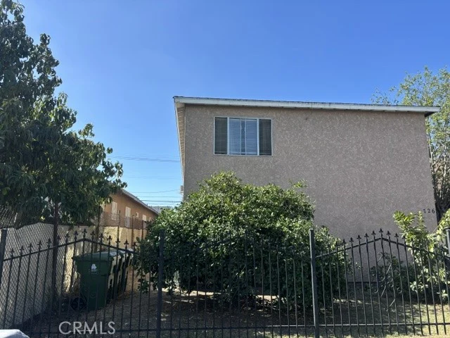 726 E 31st photo 3
