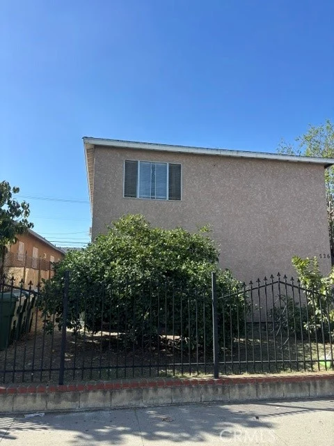 726 E 31st photo 4