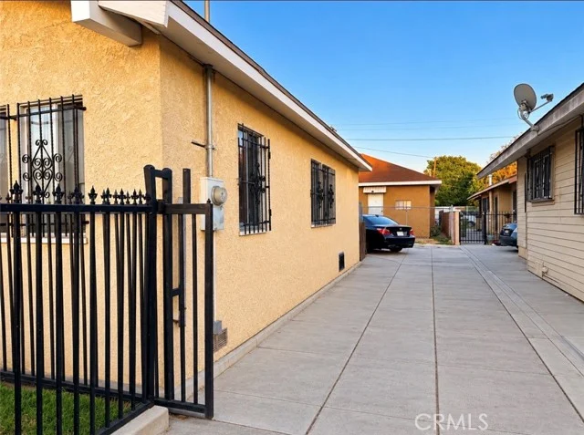 4267 Menlo photo 2