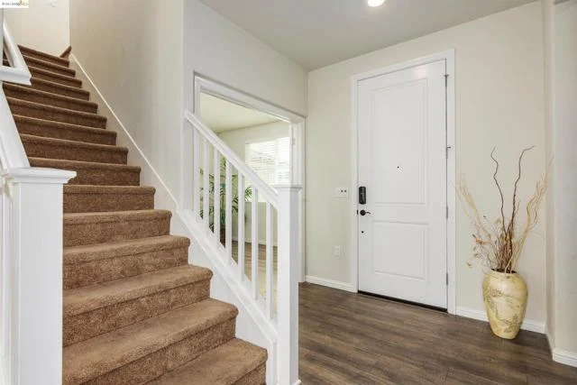 979 Princess Way photo 2