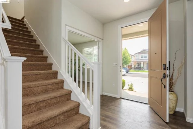 979 Princess Way photo 3