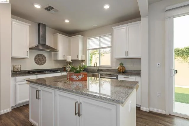 979 Princess Way photo 5