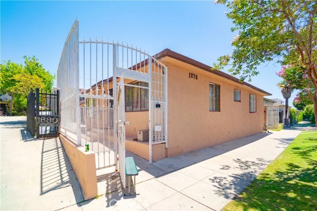 1876 Henderson Avenue photo 3