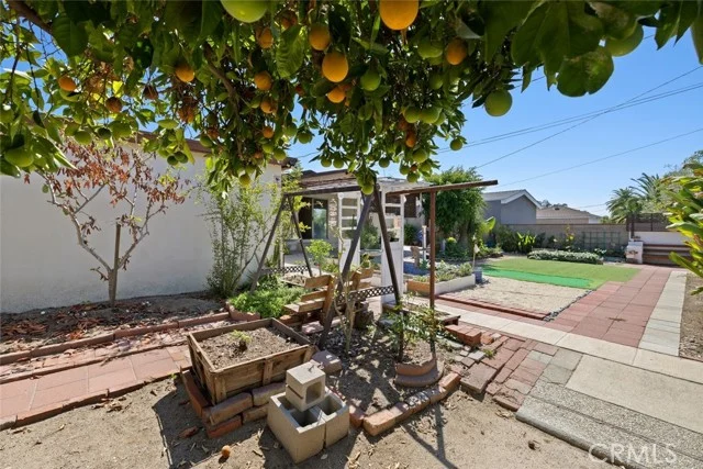 8127 Wilkinson Avenue photo 3