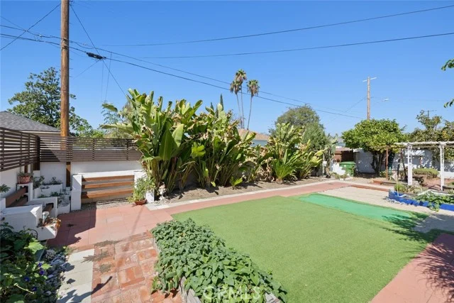 8127 Wilkinson Avenue photo 4