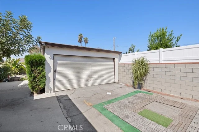 8127 Wilkinson Avenue photo 5