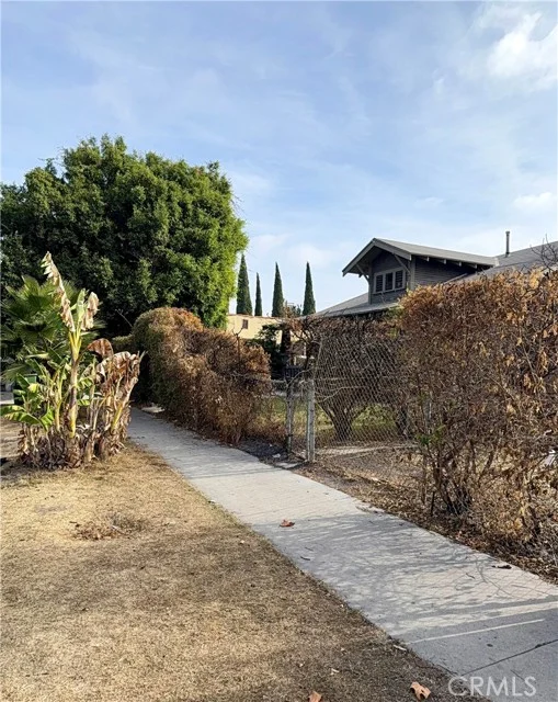 6132 Romaine Street photo 2