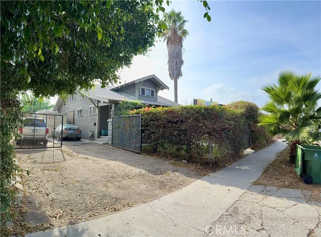 6132 Romaine Street photo 5