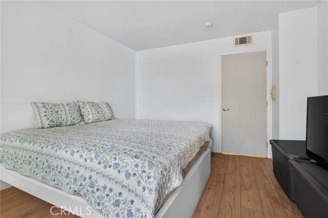 645 Pacific Ave #403 photo 4