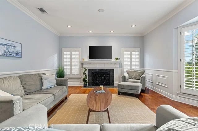 10518 Wellworth photo 5