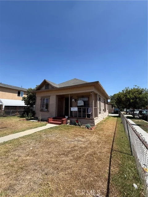 5526 Compton Avenue photo 2