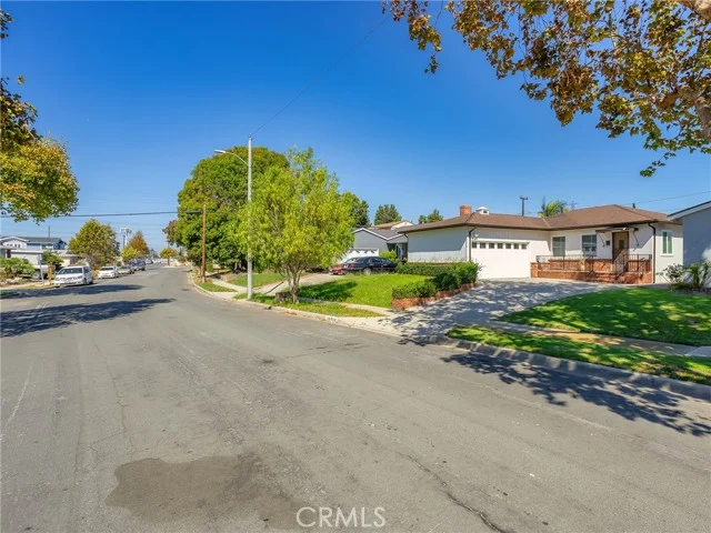 18808 Felbar Avenue photo 5