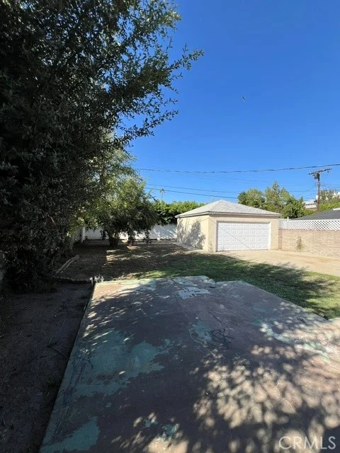 14601 Huston Street photo 3