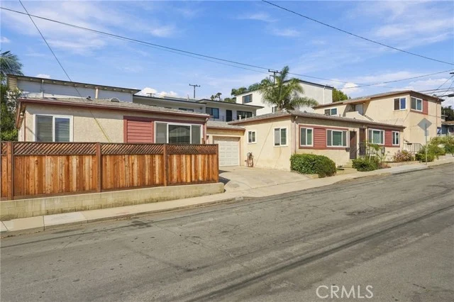 411 E Franklin photo 2