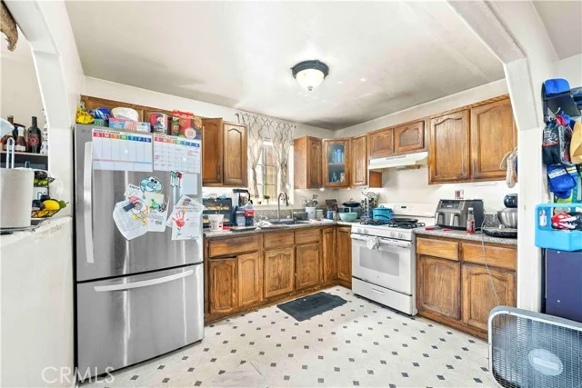 329 E 82nd photo 3