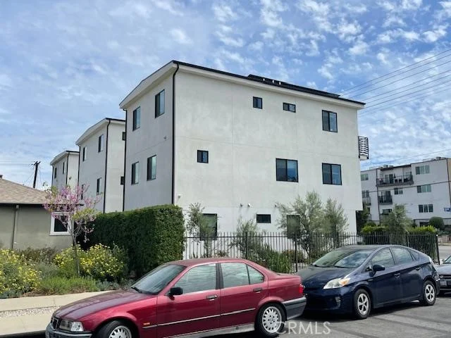 11451 W Victory Boulevard photo 5