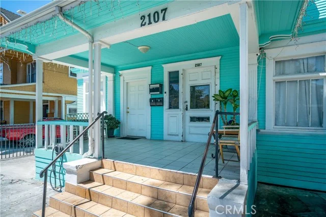 2107 S Union Avenue photo 2