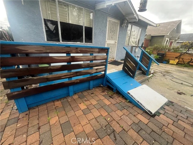 5210 Lincoln photo 2