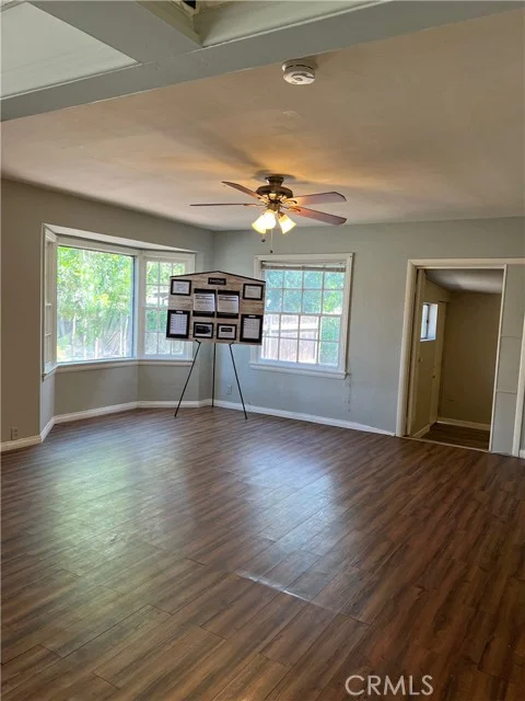 9019 Noble Avenue photo 3