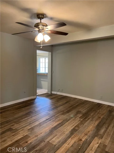 9019 Noble Avenue photo 4