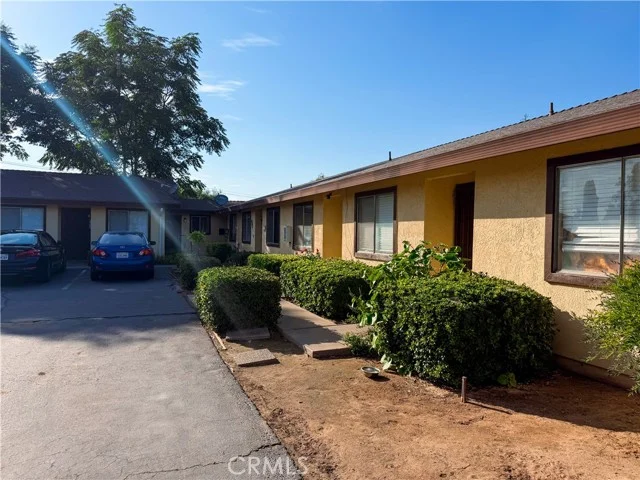 1873 Grove Ave photo 4