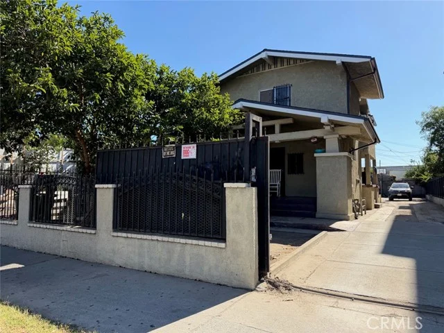 4512 S Figueroa photo 2