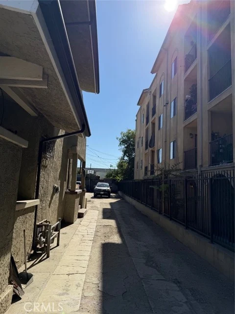 4512 S Figueroa photo 3