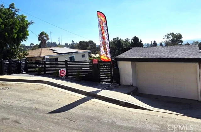 1046 N Bonnie Beach photo 2