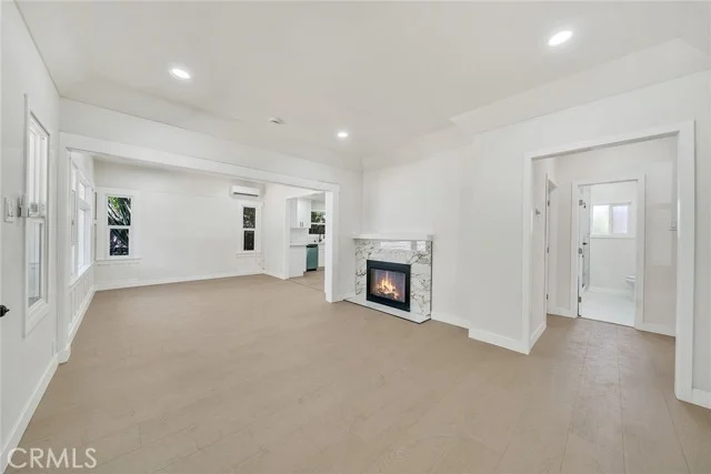 1020 W 70th Street, Los Angeles