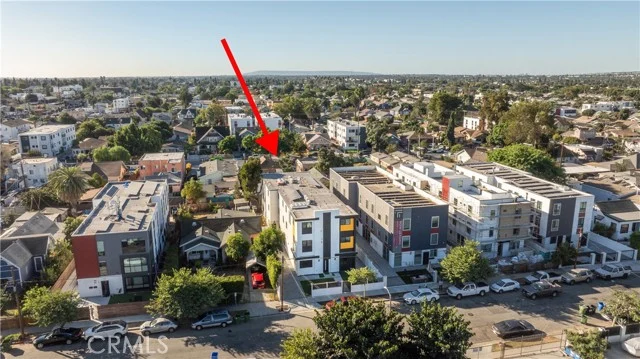 1444 W 37th Street photo 2