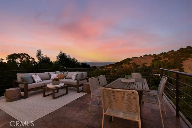 15059 Rayneta Drive, Sherman Oaks