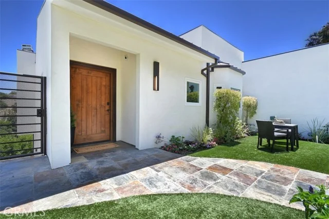 15059 Rayneta Drive photo 3