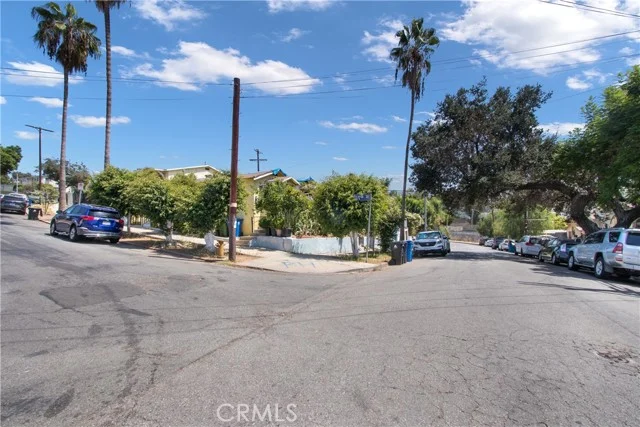 2505 Chelsea photo 2