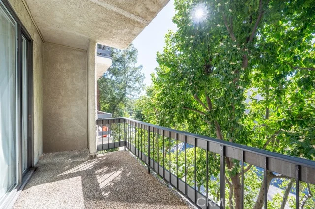 11560 Moorpark Street #204 photo 3