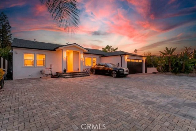 12608 Califa Street photo 5