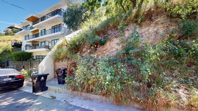 3800 Knobhill Drive photo 2