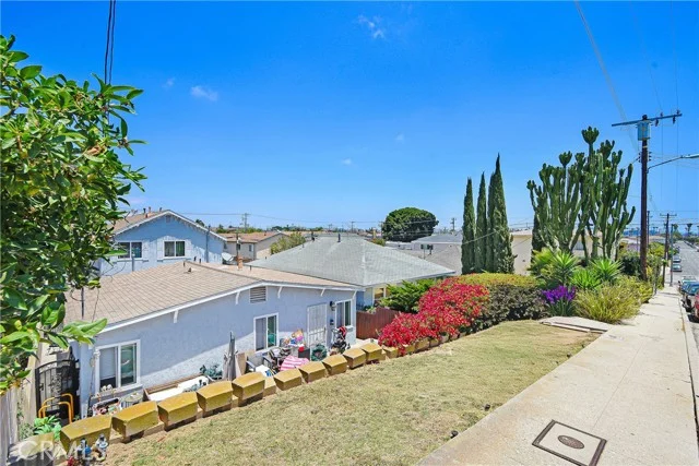 732 W 21st photo 3