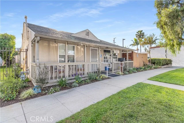 4408 E Greenmeadow photo 3