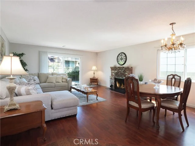 1047 Ashbridge photo 3